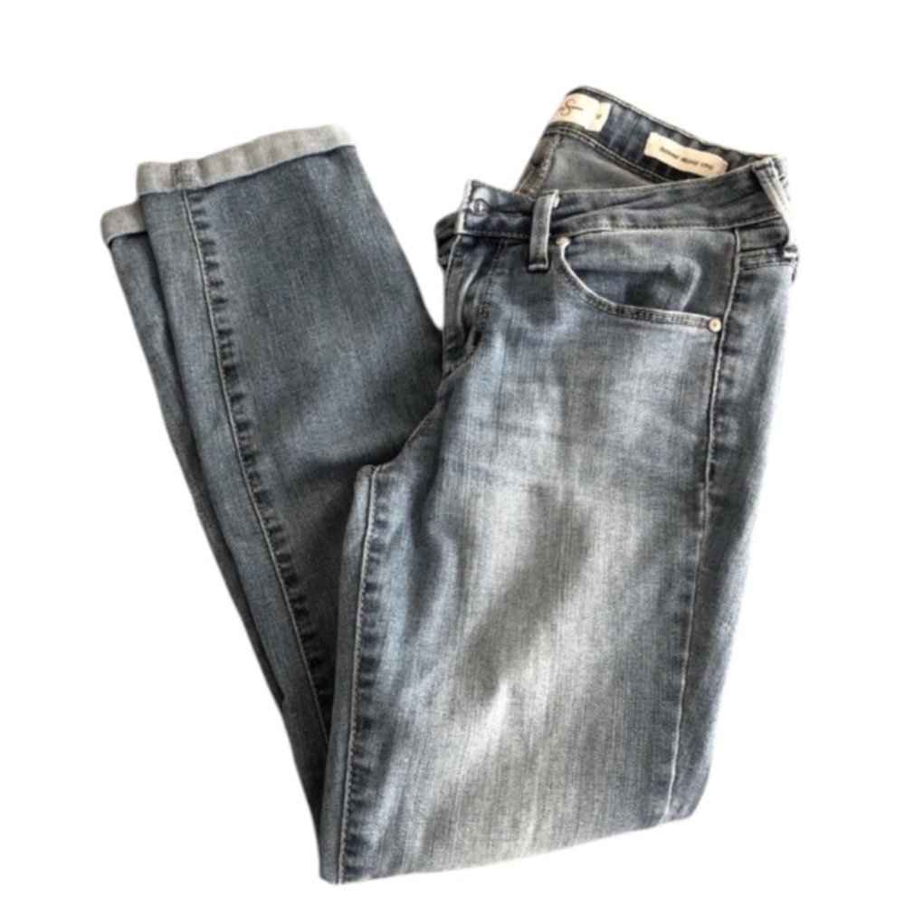 Jessica Simpson • Low Rise Crop Skinny Jean